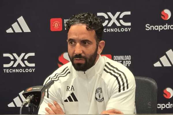 阿莫林情绪波动谈执教压力：一日想辞职，一日想长留曼联二十年